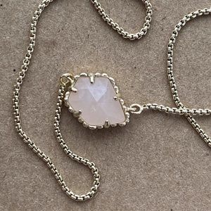 Kendra Scott Tess Pendent Necklace in Rose Quartz